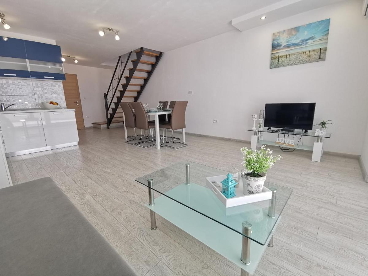 Apartments Rita Nemira Omiš Exterior foto